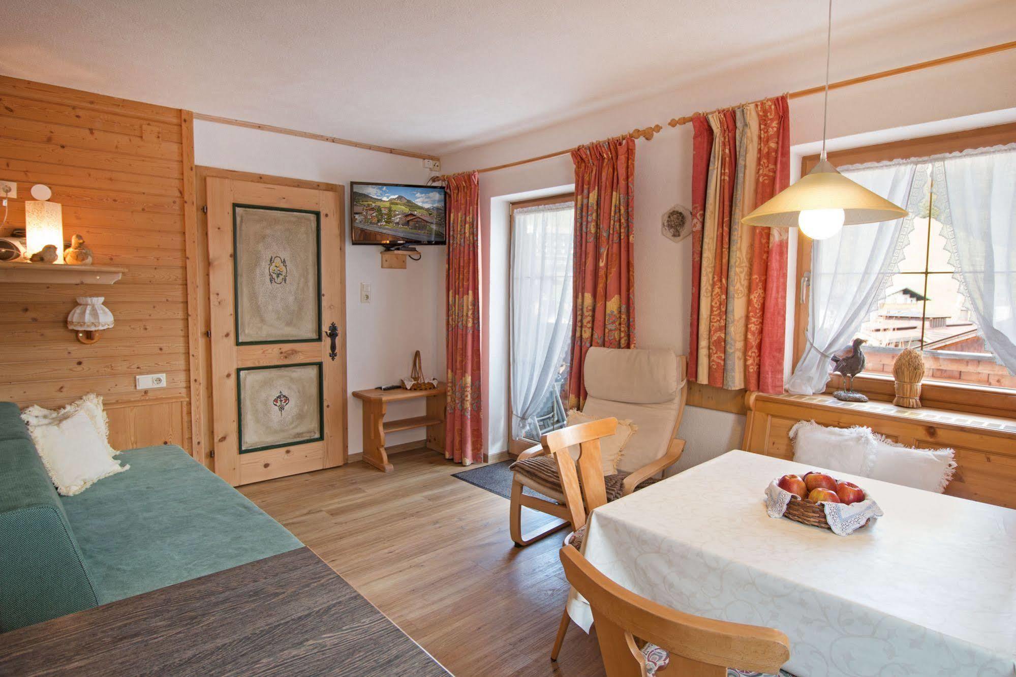 Apartamento Haus Amann Berwang Exterior foto